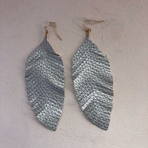 WORN ONCE FEATHER EARRINGS